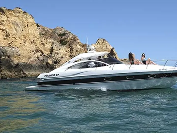 2005 Pershing 37